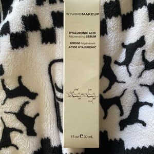 NWOT Studiomakeup Hyaluronic Acid Rejuvenating Serum